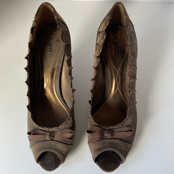 Peep Toe Ruffle Heels - Picture 3 of 7